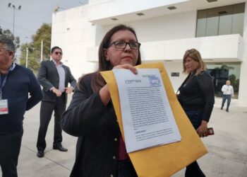 Presentan denuncia de hechos contra Cabeza de Vaca por falsificación de documento. Foto de Xóchitl García/EnUn2x3