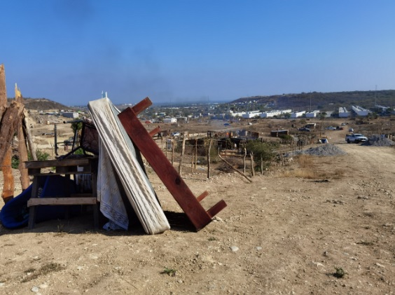 Durante pasadas administraciones estatales y municipales fue desatendida la necesidad de la población para contar con una vivienda digna, lo que propició la invasión de terrenos propiedad privada, en zonas reservadas, o en cañadas, barrancos y a orillas del río San Marcos para la creación de colonias irregulares.