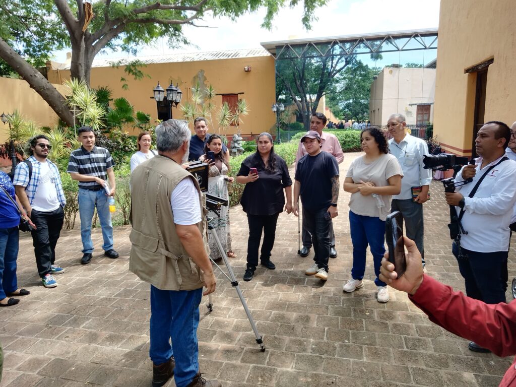 Práctica con cámara de gran formato al exterior.