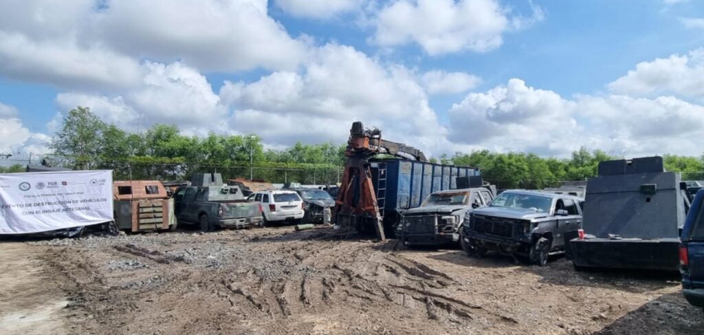 Destrucción de vehículos tipo 'monstruo' en Reynosa