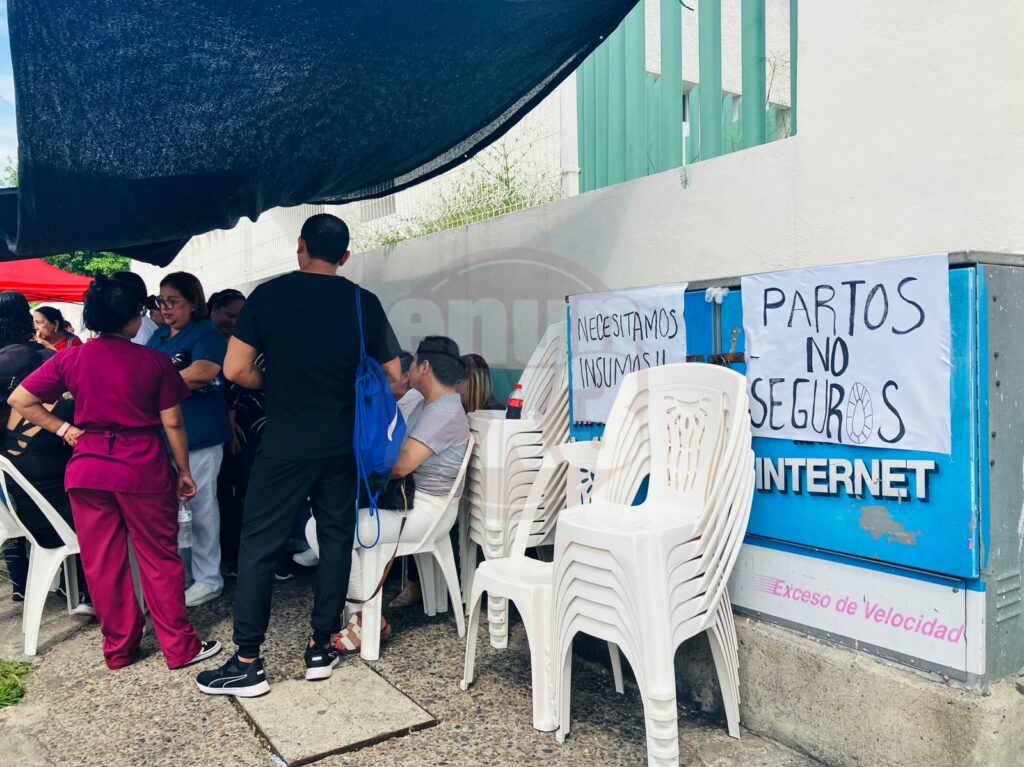 Protesta de trabajadores en el Hospital Canseco de Tampico. Foto de Tania Villanueva/ EnUn2x3