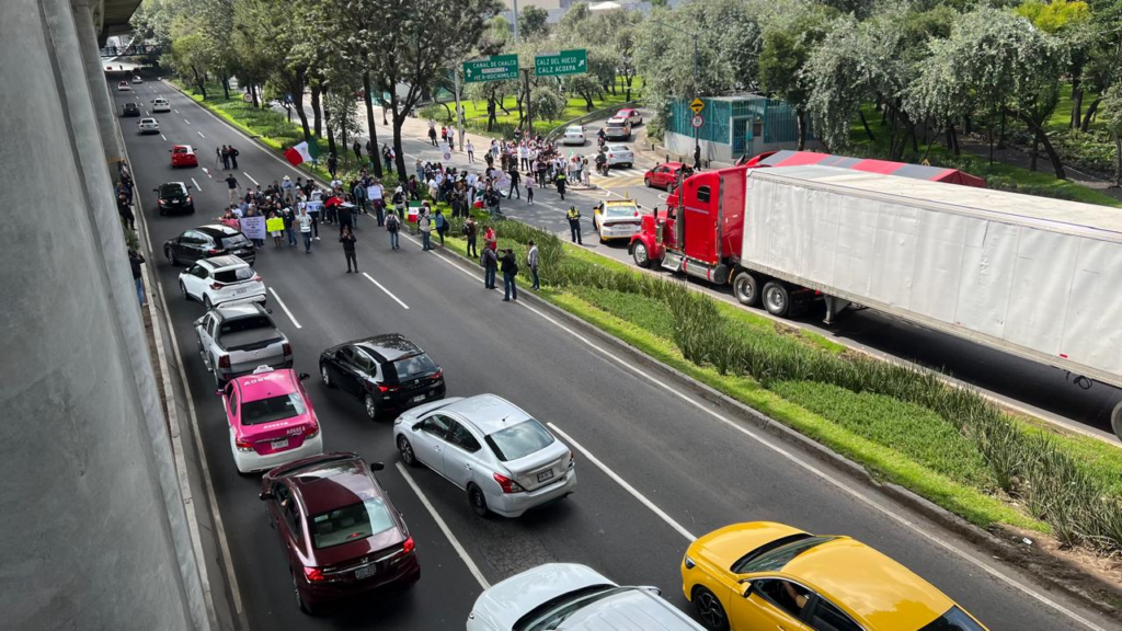 Protestan trabajadores del PJ afuera del INE