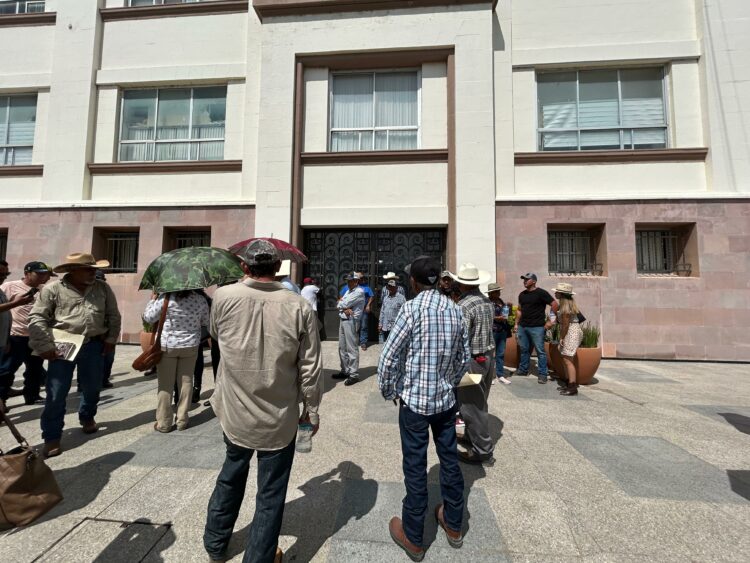 Productores de sorgo se manifiestan en Ciudad Victoria