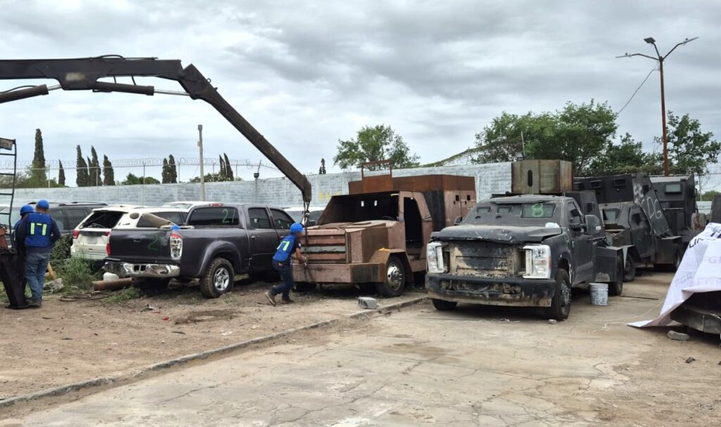 Destruyen 33 vehículos monstruo en Reynosa. Foto de FGR