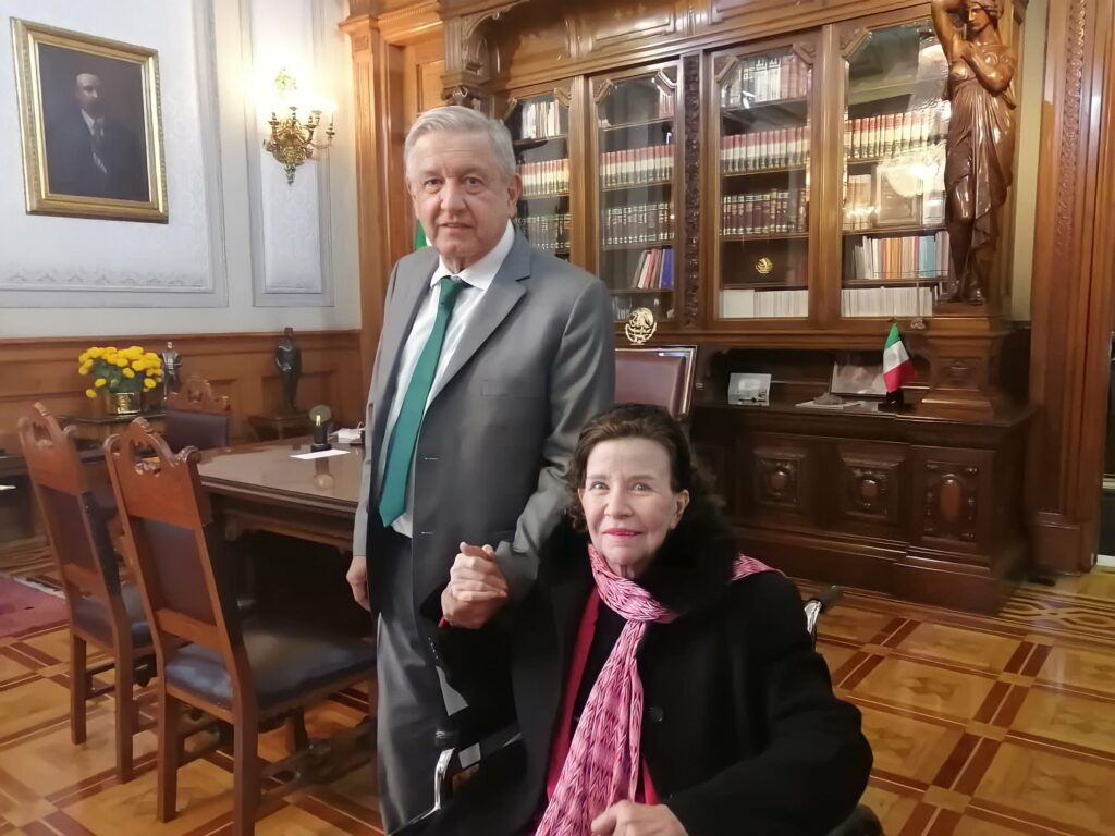 Ninfa Deándar y Andrés Manuel López Obrador en 2020. Foto de El Mañana de Nuevo Laredo