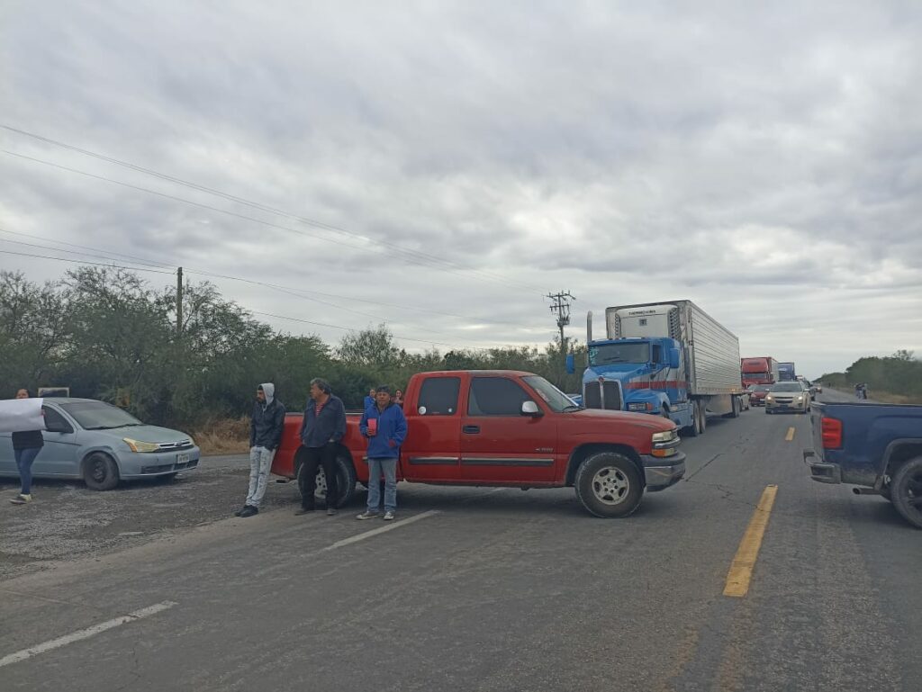 Circulación cerrada a la altura del ejido Martín Rocha