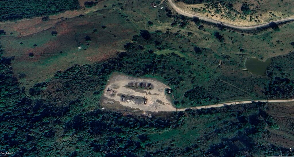 El pozo Corralillo-642, una de las perforaciones encargadas a Zapata Internacional, actualmente aparece en condición de “abandono permanente”, según la Comisión Nacional de Hidrocarburos. Imagen: Google Earth