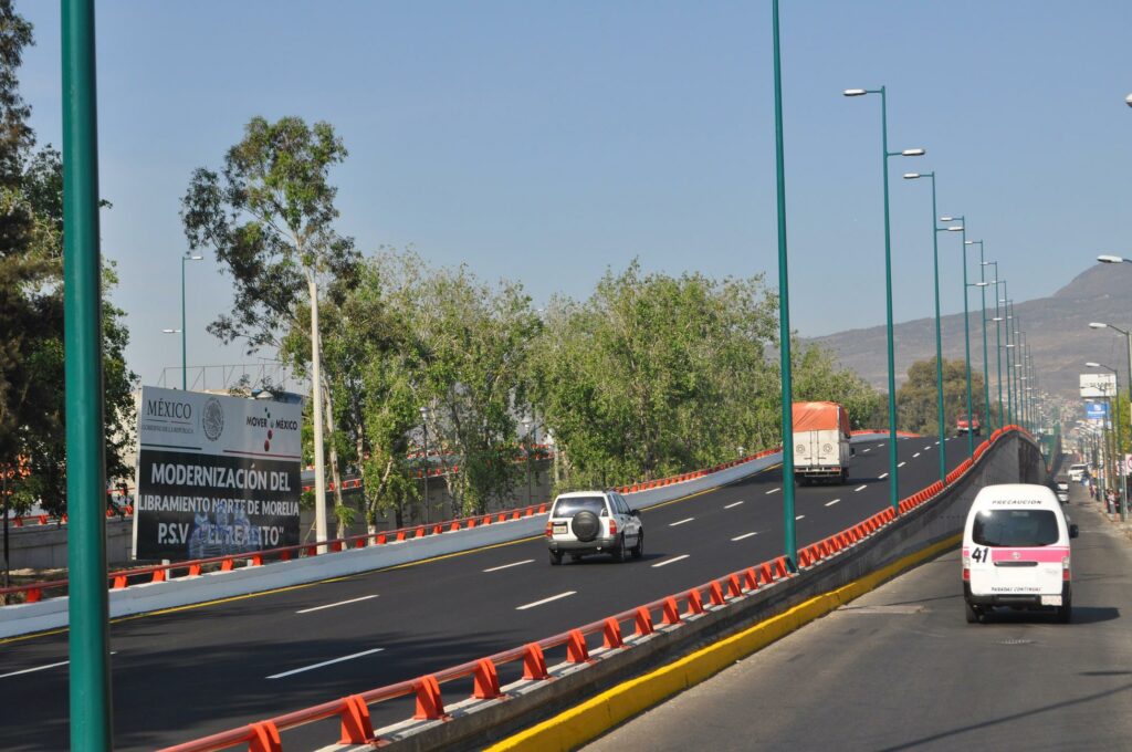 La SICT encargó los puentes Pedregal y Realito del Libramiento Norte en Morelia a una empresa fantasma que subcontrató a constructores locales para su realización. Fotografías: SICT, respuesta de Transparencia