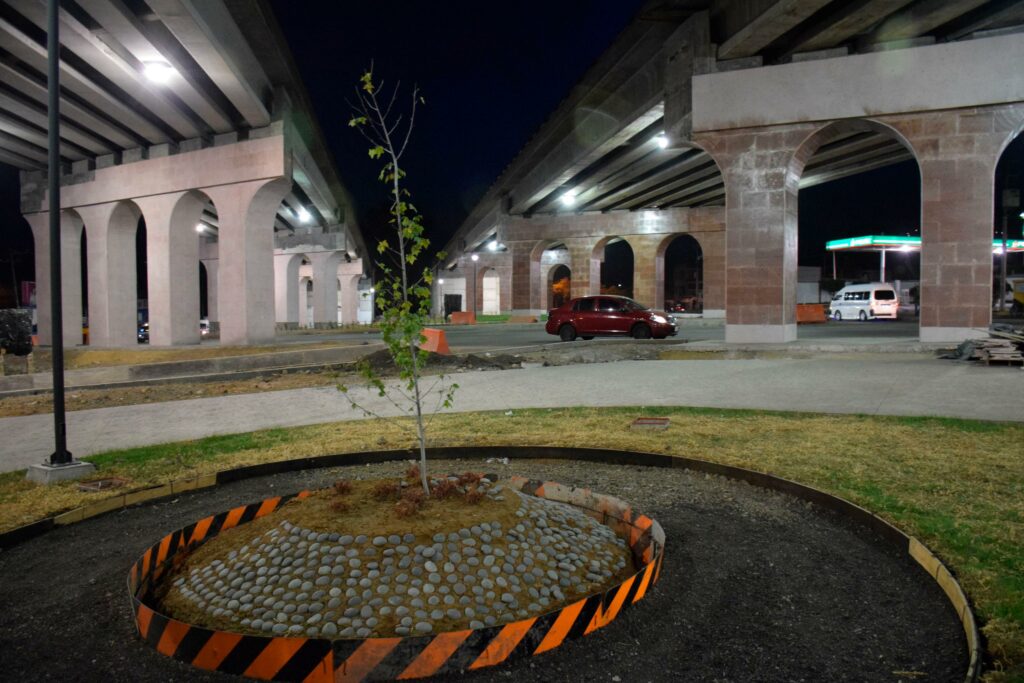 La SICT encargó los puentes Pedregal y Realito del Libramiento Norte en Morelia a una empresa fantasma que subcontrató a constructores locales para su realización. Fotografías: SICT, respuesta de Transparencia