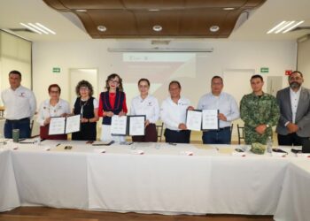 Toman protesta a integrantes del Consejo Estatal de Nutrición