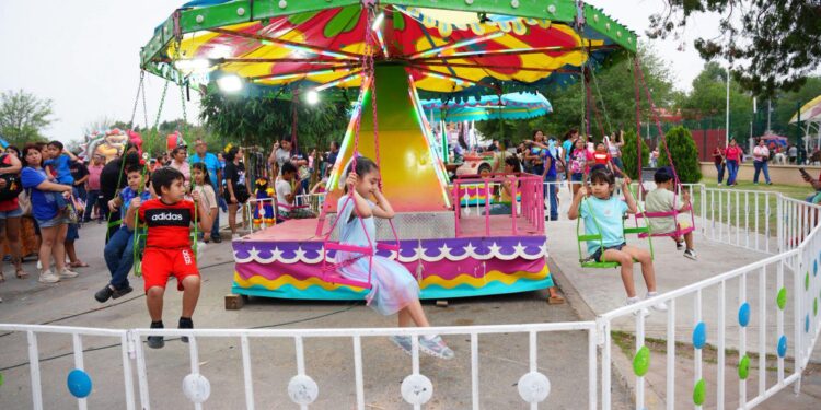CELEBRAN MILES DE FAMILIAS EL DÍA DEL NIÑO EN GRAN FESTIVAL DEL SISTEMA DIF Y GOBIERNO MUNICIPAL