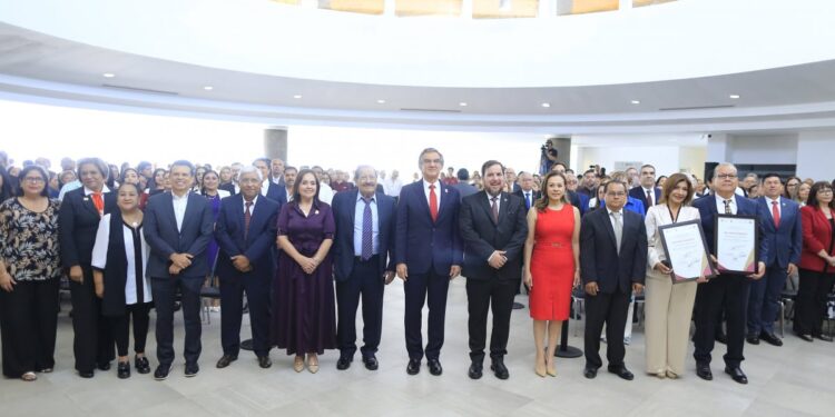 Las y los maestros son el corazón de la transformación: Américo Villarreal