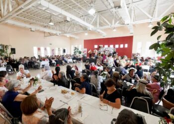 CELEBRAN CON ALEGRÍA Y REGALOS A MADRES DE FAMILIA DE CASA CLUB DEL ADULTO ACTIVO