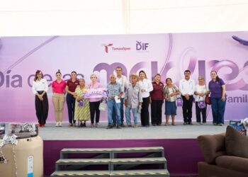 Américo y María celebran a las madres y llevan brigada de servicios a Abasolo