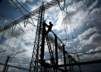 Empresarios y particulares agandallan energía a la CFE.