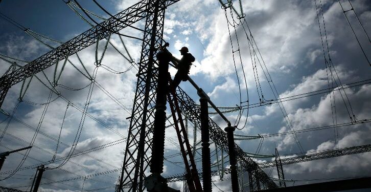 Empresarios y particulares agandallan energía a la CFE.